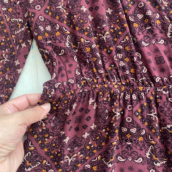 Forever 21 Women's Long Sleeve V-Neck Paisley Print Romper Size Large - Picture 7 of 12